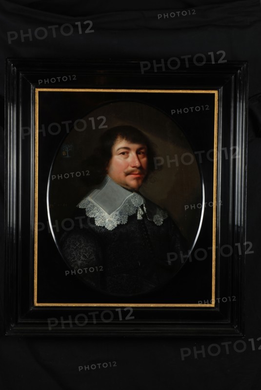 Portrait of mr. Christiaen Pietersz. Prince, portrait painting visual material wood oil, Oval portrait of man representing mr