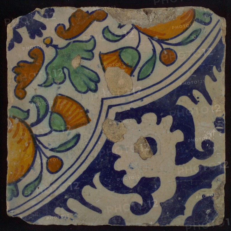 Ornament tile, diagonal ornament in quatrefoil with bows in which orange apples and flowers, palm corner, corner pattern rosette