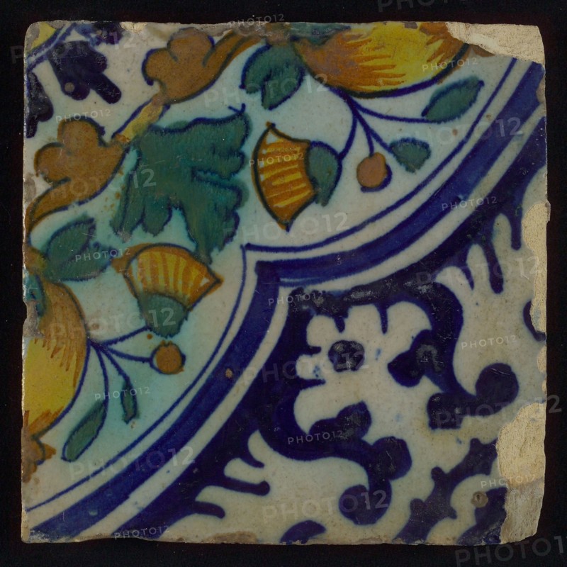 Ornament tile, diagonal ornament in quatrefoil with bows in which orange-apples and flowers, palm corner, corner pattern rosette