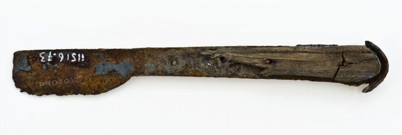 Knife with wooden handle and rounded end plate rail, knife cutlery soil find iron wood metal, Blade with forged lifting guard