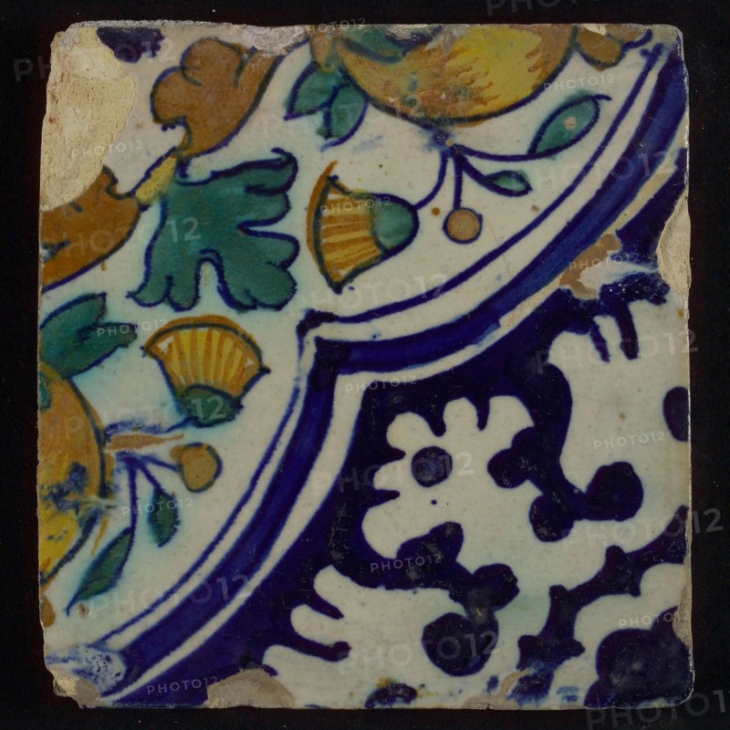 Ornament tile, diagonal ornament in quatrefoil with bows in which orange-apples and flowers, palm corner, corner pattern rosette