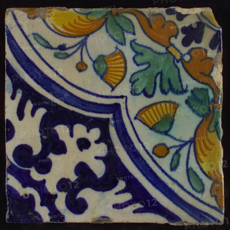 Ornament tile, diagonal ornament in quatrefoil with bows in which orange-apples and flowers, palm corner, corner pattern rosette