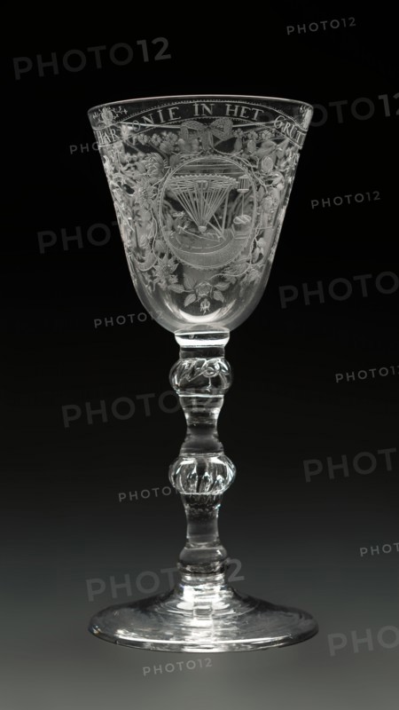 Chalice engraved with rosmoles, family arms, city arms and De goede Harmonie in the Grutters Gilde, wine glass drinking glass