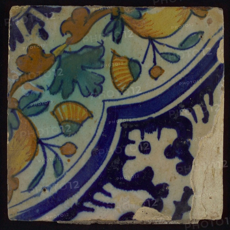 Ornament tile, diagonal ornament in quatrefoil with bows in which orange apples and flowers, palm corner, corner pattern rosette
