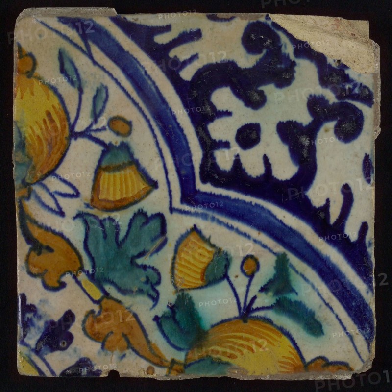 Ornament tile, diagonal ornament in quatrefoil with bows in which orange-apples and flowers, palm corner, corner pattern rosette