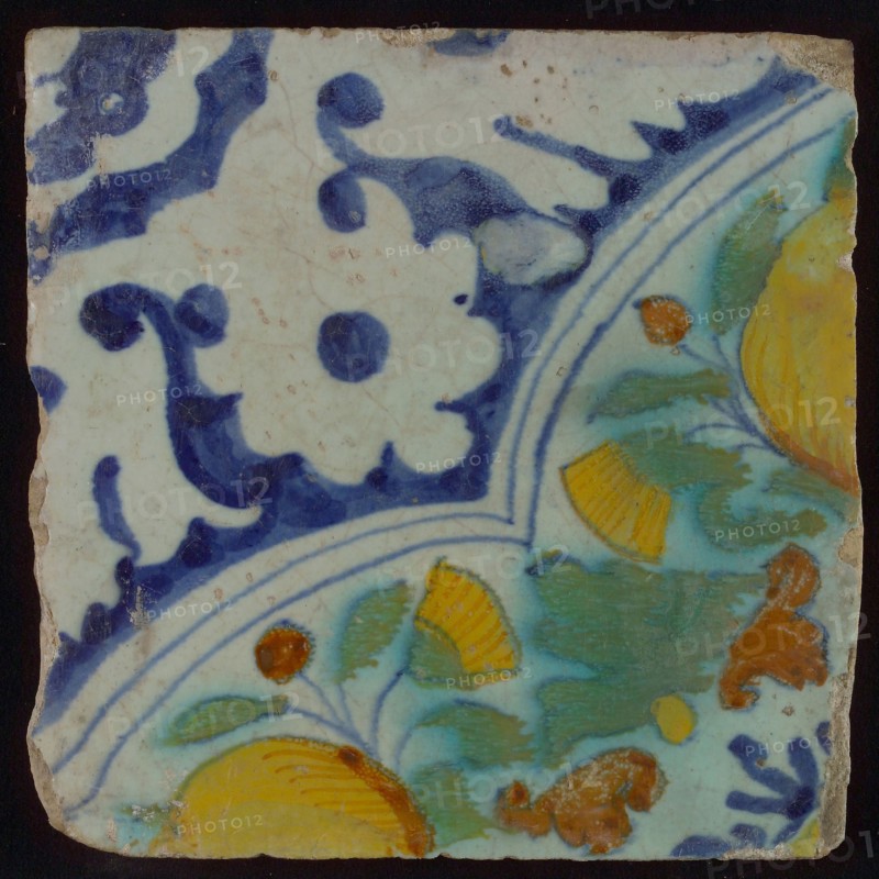 Ornament tile, diagonal ornament in quatrefoil with bows in which orange-apples and flowers, palm corner, corner pattern rosette