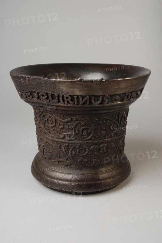 Quirijn de Visser Willemszoon (1675 - 1732), Mortar with QUIRINUS DE VISSCHER MEFECIT ROTERODAMI 1698, auger equipment bronze