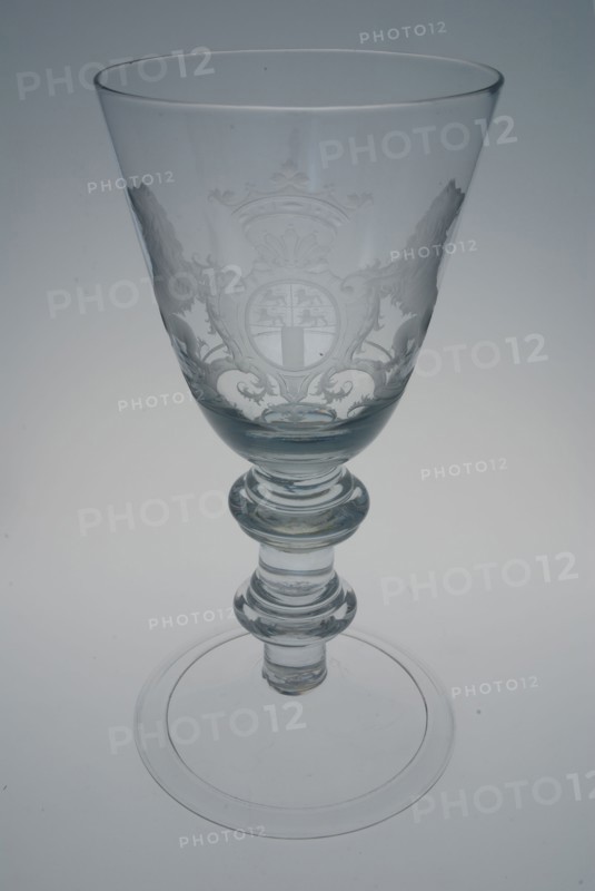 Large goblet engraved with crowned city coat of arms Rotterdam, goblet drinking glass drinking utensils tableware holder glass