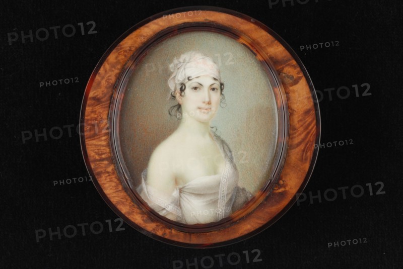 painter: Joannes Patriarchi, Snuffbox with portrait of woman, snuffbox holder wood walnut turtle leg tooth ivory paint