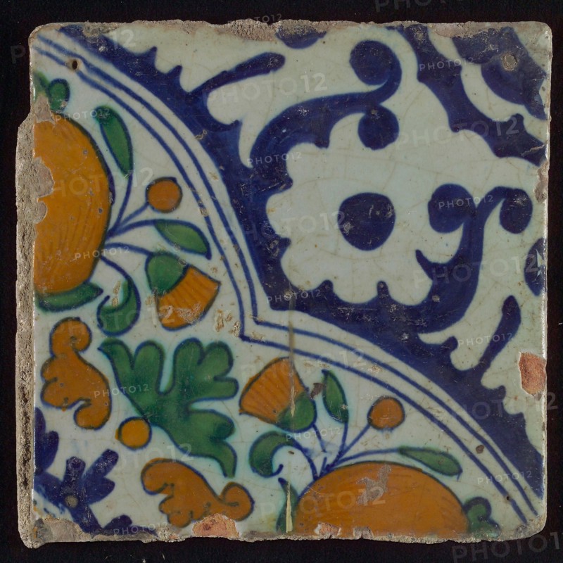 Ornament tile, diagonal ornament in quatrefoil with bows in which orange-apples and flowers, palm corner, corner pattern rosette