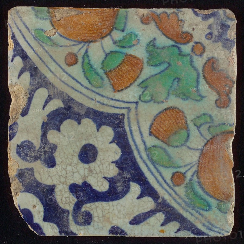 Ornament tile, diagonal ornament in quatrefoil with bows in which orange-apples and flowers, palm corner, corner pattern rosette