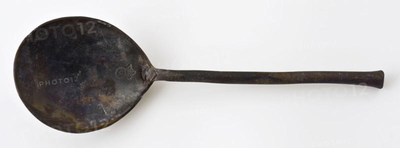 Spoon with fig-shaped container and round, slightly tapered stem, spoon cutlery soil find tin metal, cast Figs-shaped bowl short