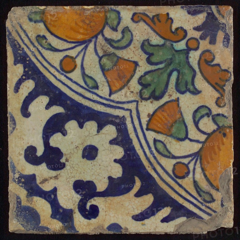 Ornament tile, diagonal ornament in quatrefoil with bows in which orange-apples and flowers, palm corner, corner motif rosette