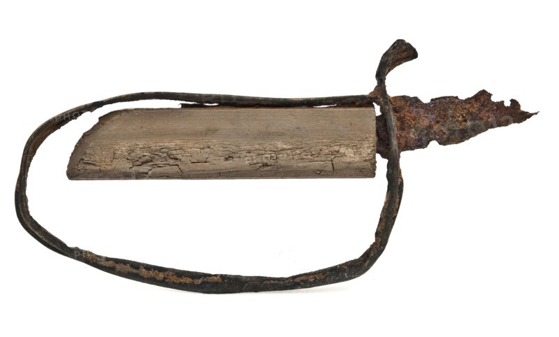 Handle in which handle with part of blade, toy table?, saber toy relaxant soil find iron wood metal, Oval open handle