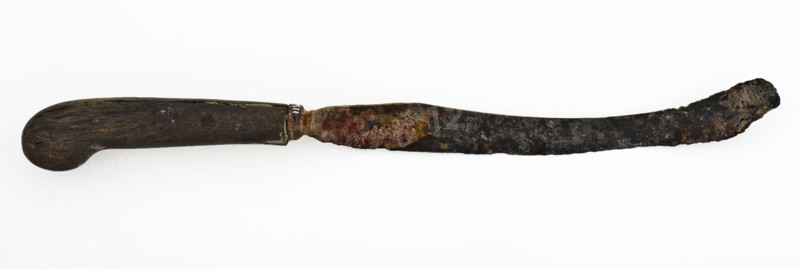 Knife with curved blade and wooden handle with thickened end, knife cutlery soil find iron wood metal, Long backward curved