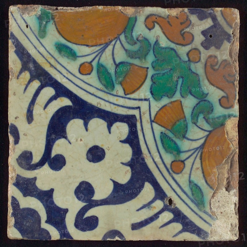 Ornament tile, diagonal ornament in quatrefoil with bows in which orange-apples and flowers, palm corner, corner pattern rosette