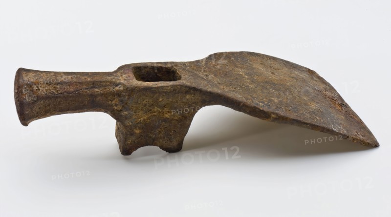 Carpenter's drawbar with drawbar on one side and hammer on the other side, carpenter drawbar drawbar tool equipment soil find