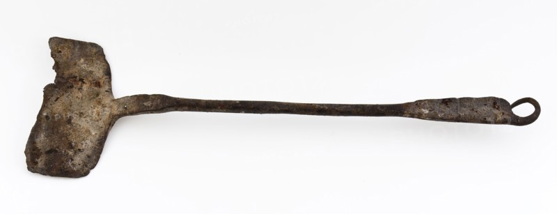 Shovel for fire, shovel scoop soil find iron metal, Rectangular shovel shank is round in cross section at scoop shovel flat