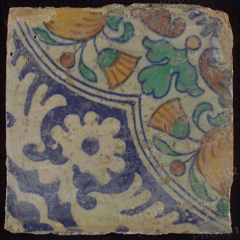 Ornament tile, diagonal ornament in quatrefoil with bows in which orange apples and flowers, palm corner, corner pattern rosette