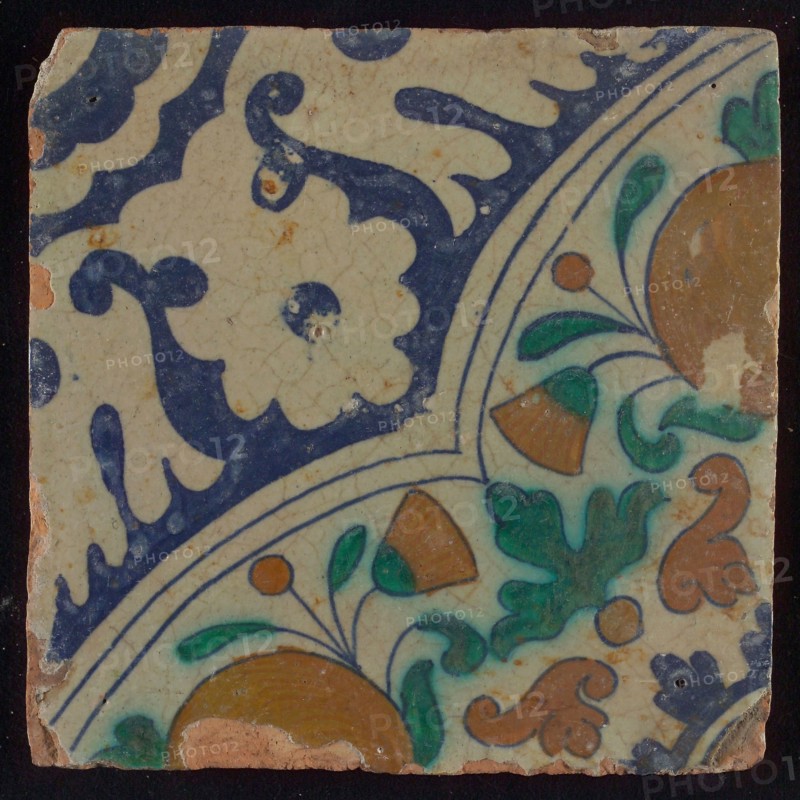 Ornament tile, diagonal ornament in quatrefoil with bows in which orange-apples and flowers, palm corner, corner pattern rosette
