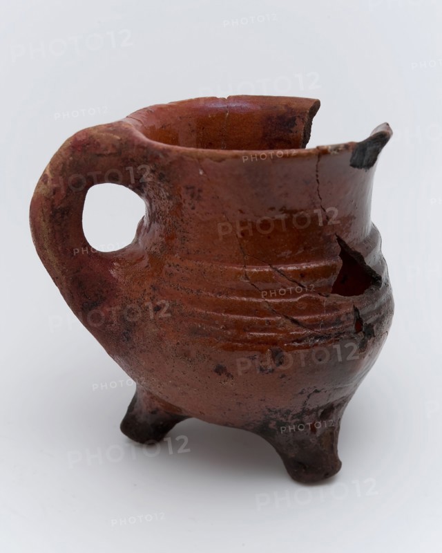 Pottery cooking jug, grape-model, vertical sausage ear, on three legs, grape cooking pot tableware holder kitchen utensils