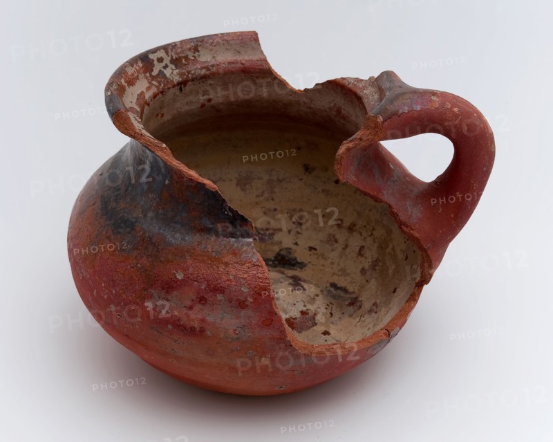 Pottery chamber pot with sausage ear on stand with soul, pot holder sanitary earthenware ceramic earthenware glaze lead glaze
