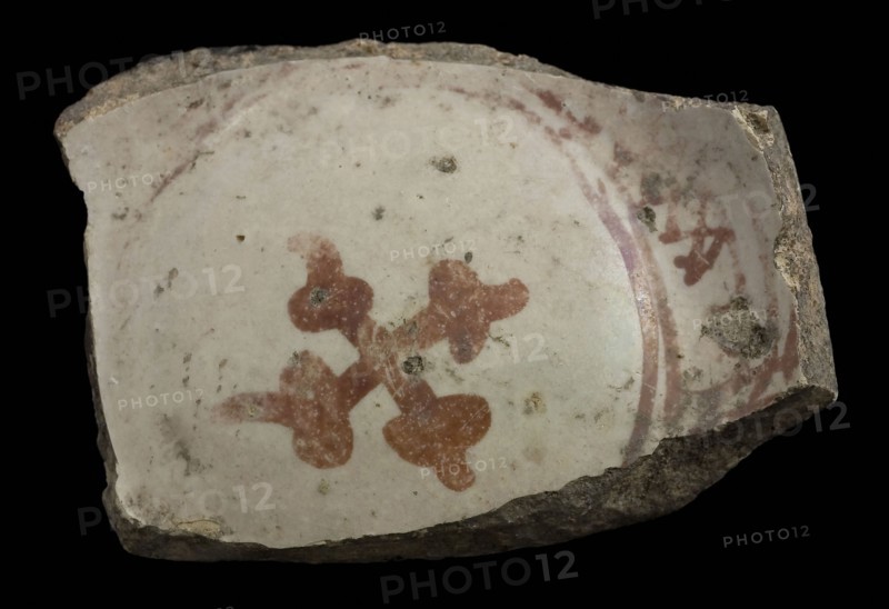 Four fragments of Spanish majolica, shard soil find ceramic earthenware glaze tin glaze luster goldluster largest, hand turned