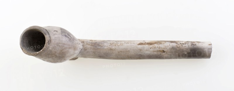Clay pipe with rose as heel mark, belly-shaped model with small opening, clay pipe smoking equipment smoke floor earthenware