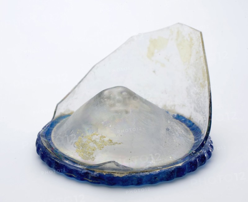 Fragment cup with blue stand ring, bottom and part wall, beaker drinking glass drinking utensils tableware holder soil find