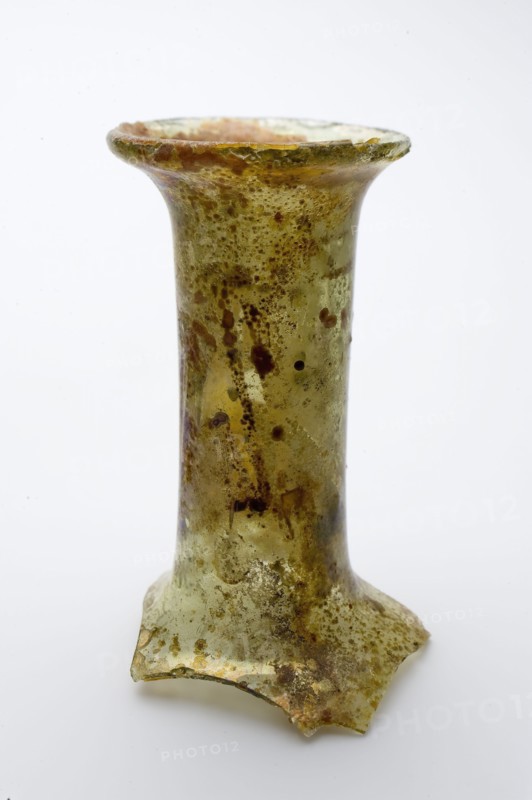 Fragment of part of shoulder, neck and lip of bottle, bottle holder bottomfound glass, cm - 2.1 cm) with widened lip