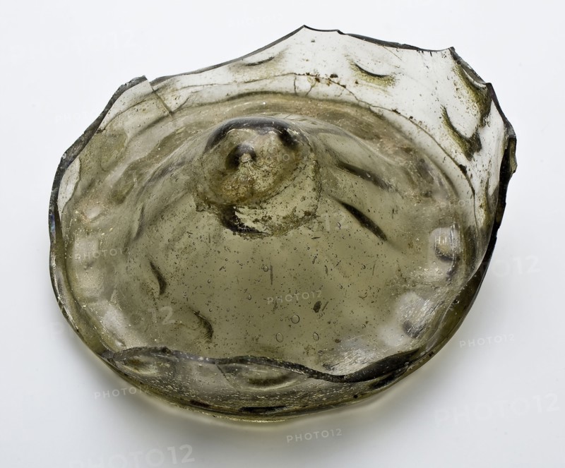 Fragment of bottom and part wall of braid cup, drinking cup drinking utensils holder soil find glass h 2.2, hand-blown