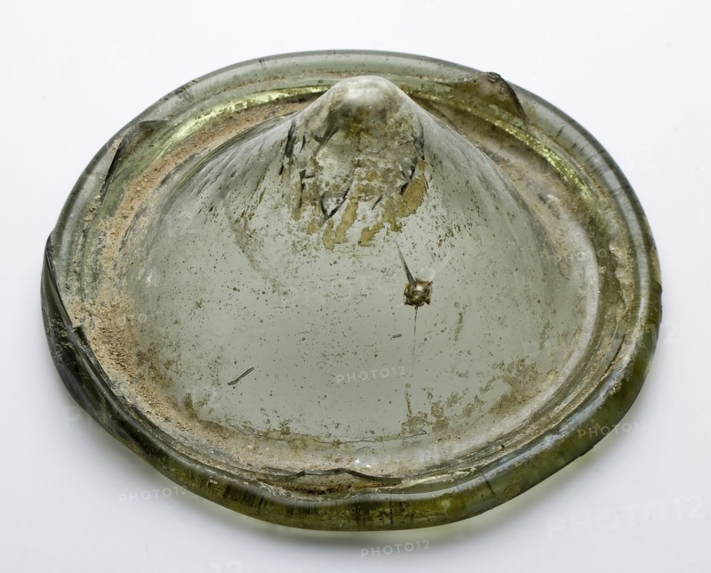 Fragment of bottom, stand ring and smooth Beaker wall, drinking cup drinking utensil holder soil find glass, hand-blown glass