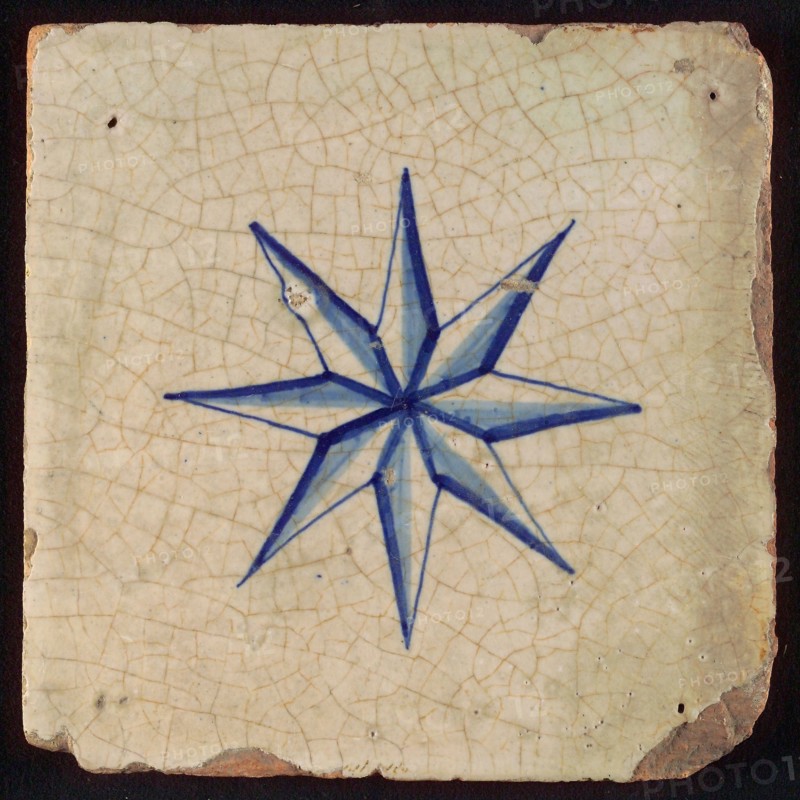 Tile, blue on white, centrally fine eight-pointed star, partly light blue filled with dark blue lines, wall tile tile sculpture