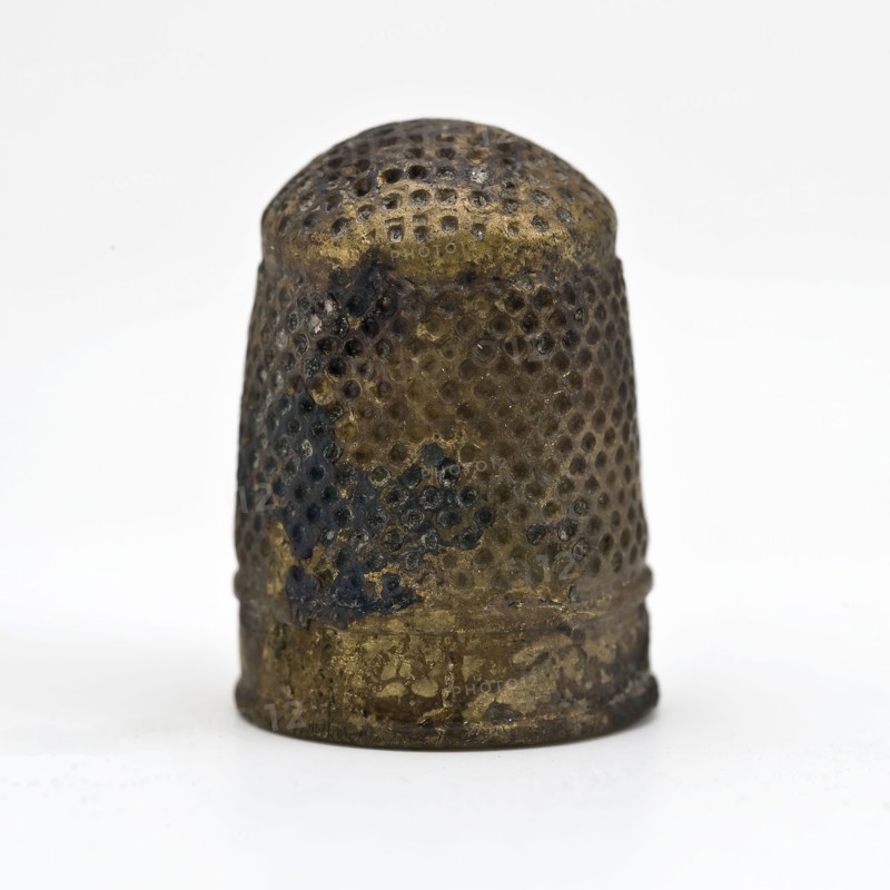 Copper molded thimble with groove at the top with waffle pattern, thimble sewing kit soil find copper metal, cast Copper molded