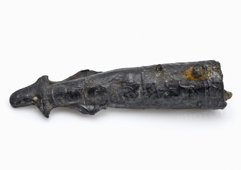 Pewter batter with protrusion for the tip, batter soil find tin wood metal, cast Hollow in point-ending cylinder Close