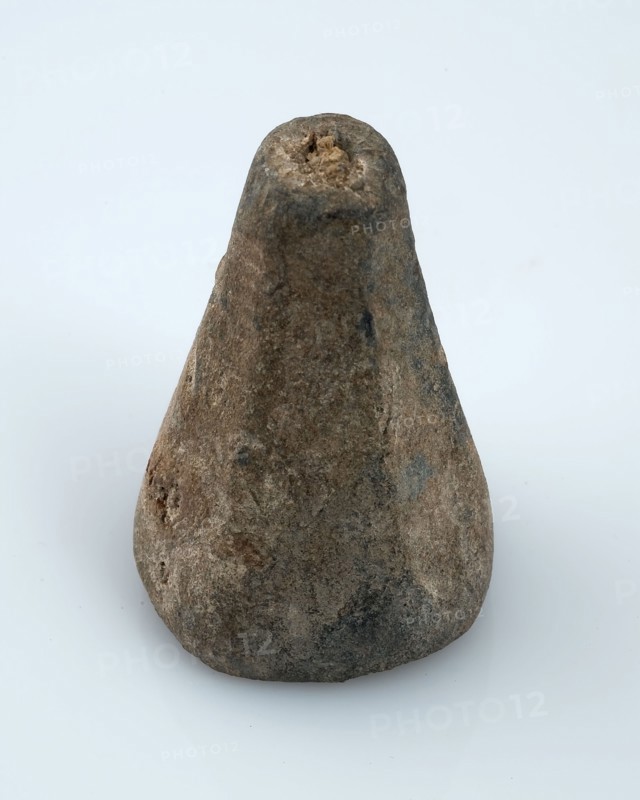 Cone-shaped lead weight, cord hanger?, weight of gravity ground find lead metal h 3.5, cast Heptagon pyramid shaped metal object