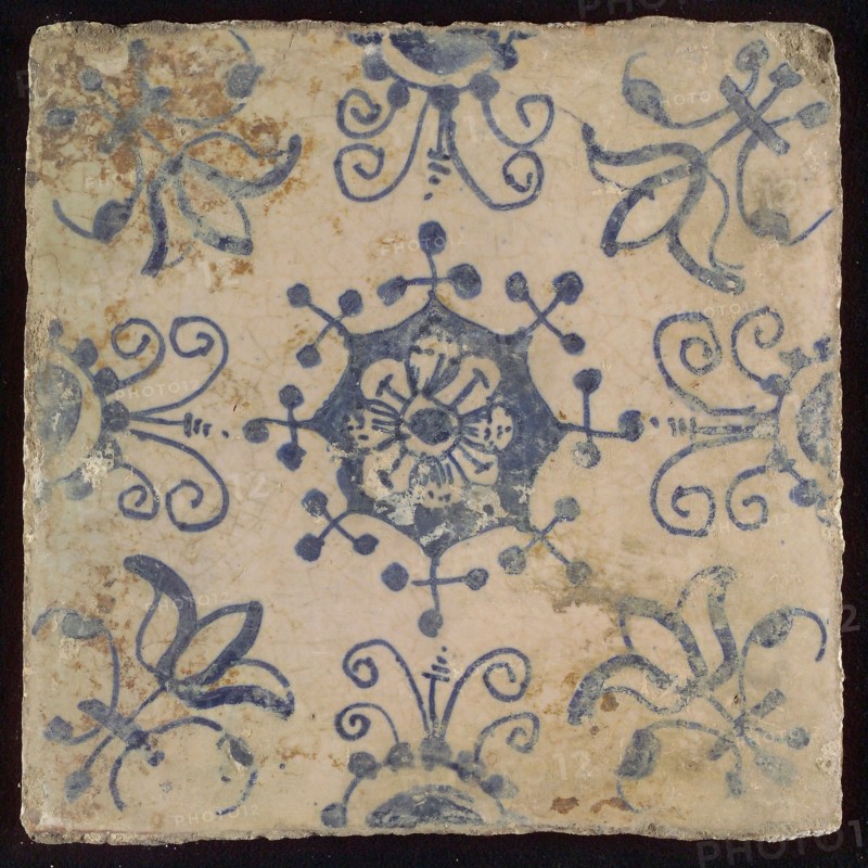 Tile, blue on white, centrally flower inside star shape, three-piece around, half rosette, corner pattern lily, wall tile