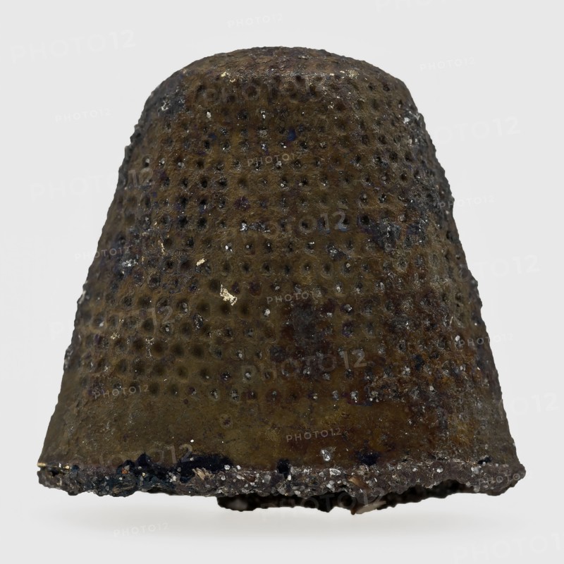 Copper pressed Thimble, thimble sewing kit soil found brass metal, pressed? Copper pressed Thimble with wells on shaft and board