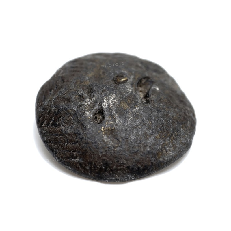 Tin button with star-shaped decoration, knot clothing accessory clothing soil find tin metal h 0.5, cast Pewter knot: round