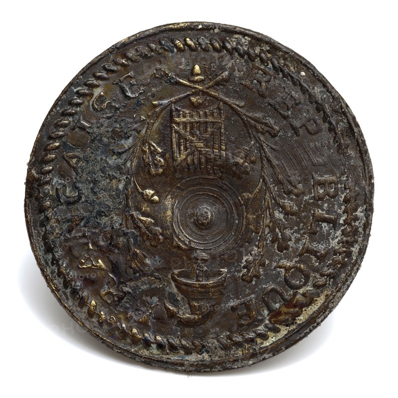 Medals button, button with text Republique Francaise, knot clothing accessory clothing ground find copper metal h 0.4, beaten