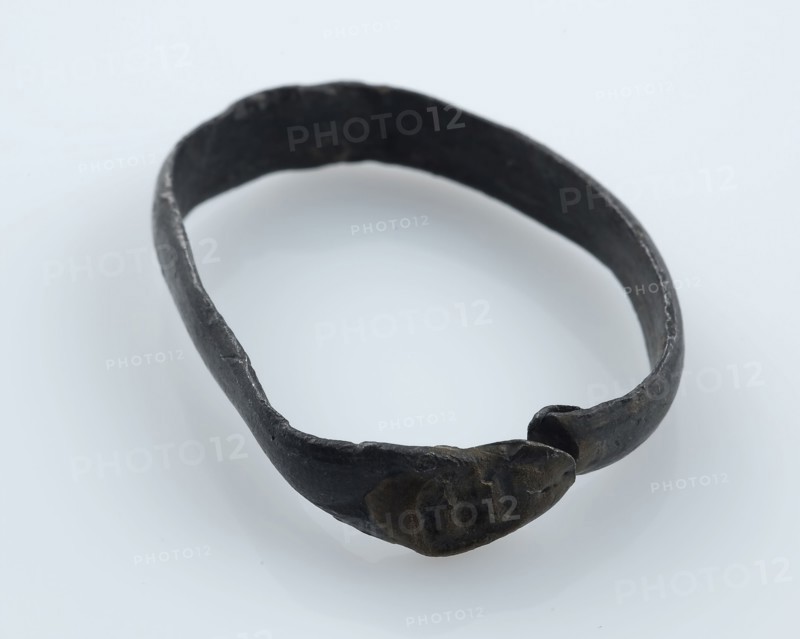 Jan Haegmans, Calibration band of bottle with Rotterdam stamp and letter H, gauge band soil found tin metal h 2.4, Haegmans