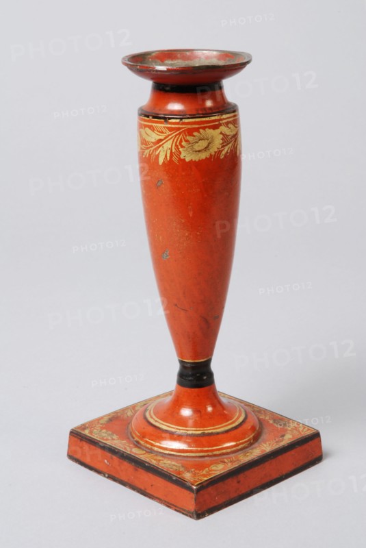 Red and gold lacquered candlestick with baluster-shaped trunk and loose bobèche, candlestick candleholder lighting agent tin
