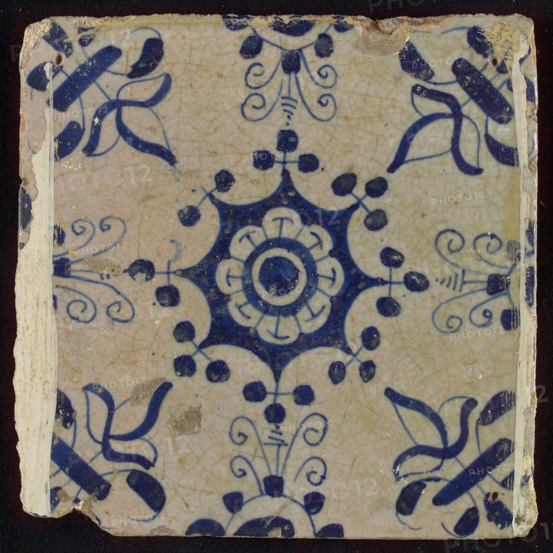 Tile, blue on white, central flower within star shape, three-piece around, half rosette, corner pattern lily, wall tile