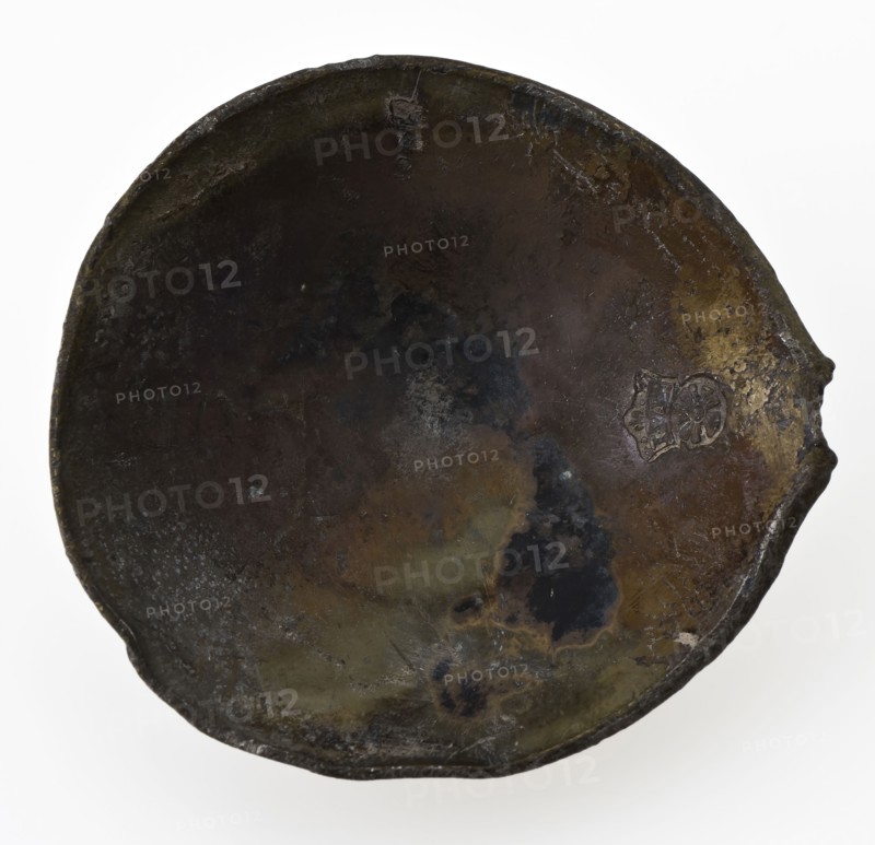 Jan van Leeuwen, Fig-like container of spoon, stem is broken, spoon cutlery soil find copper metal, cast Molded bowl short rat