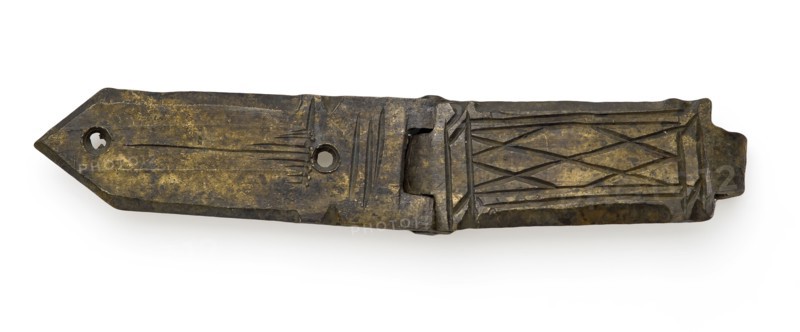 Brass book fitting consisting of two hinged parts, decorative fittings soil found brass copper metal, engraved Two hinged pieces