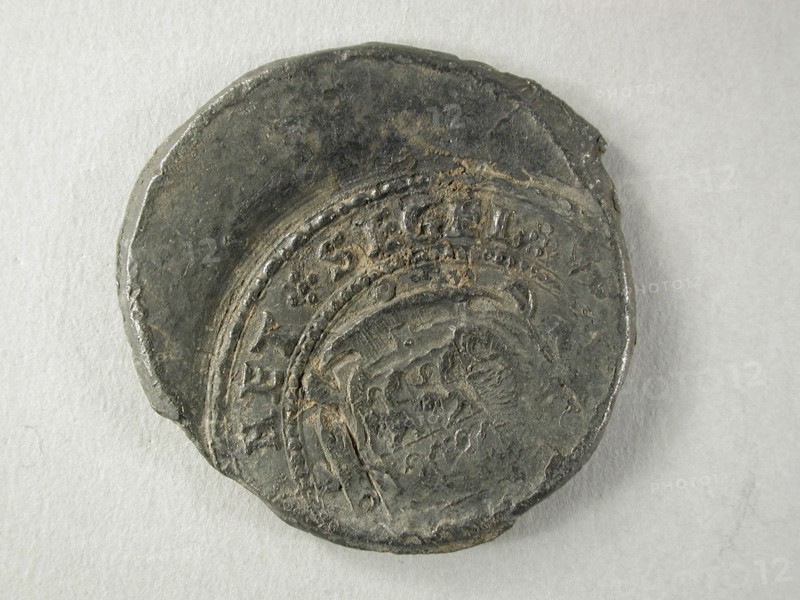 Cloth seal with Rotterdam weapon and ANDERHALF [STAEL], steel lead pinned-red cloth seal hallmark ground find lead metal, Steel