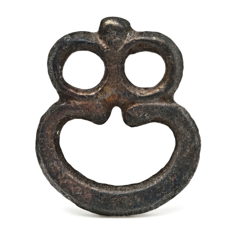 Metal belt buckle with three eyes, buckle harness clothing accessory clothing soil find brass copper bronze metal, cast Girdle