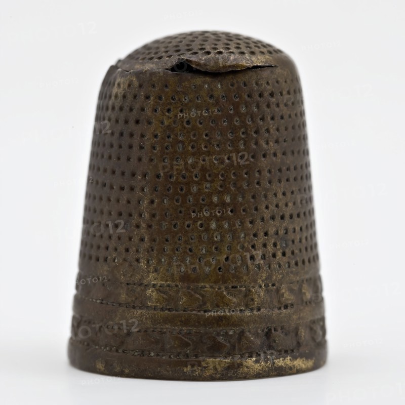 Copper pressed thimble with decoration and marked, thimble sewing kit soil find copper metal, pressed Copper pressed thimble