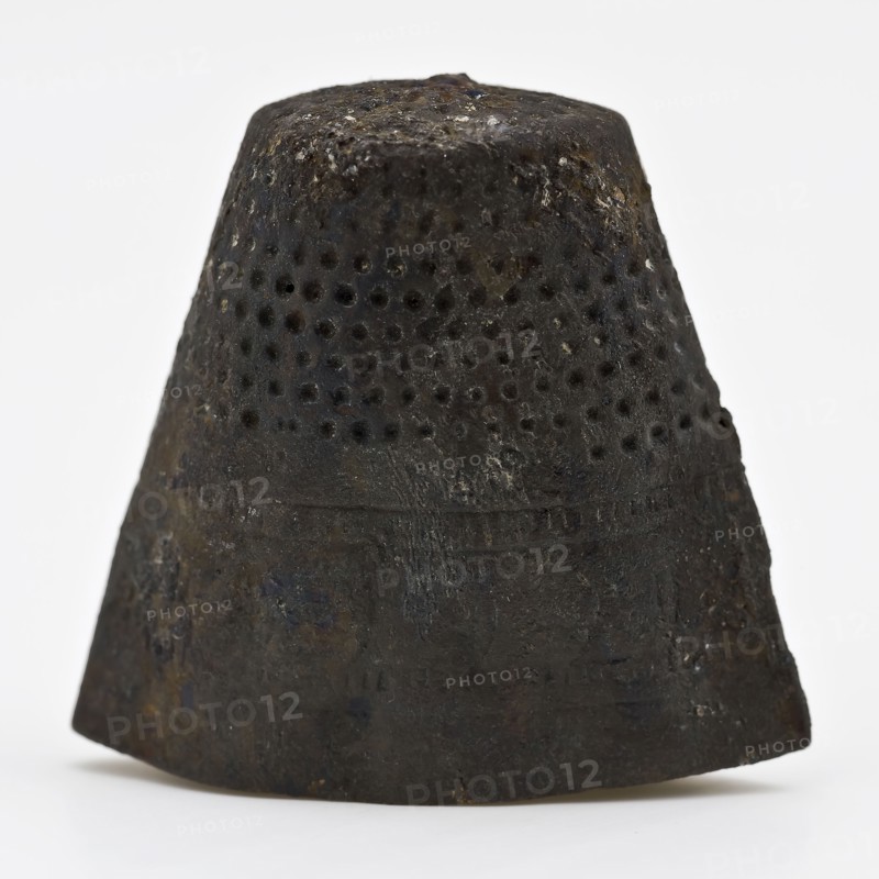 Copper pressed thimble with decoration and marked, thimble sewing machine soil find copper metal, pressed Copper pressed thimble