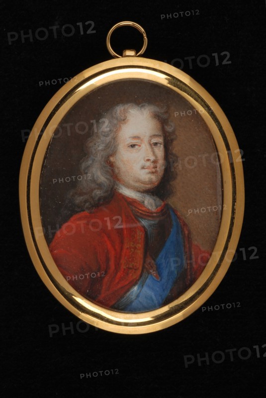Portrait miniature of man, portrait medallion miniature painting images ivory paint watercolor ivory backing (size) h 5,4 w 4,2